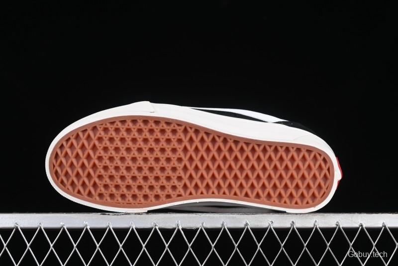 Vans Classics Knu Skool Retro Skate Shoes with Chunky Silhouette - VN0009QCBF2